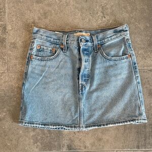 Levi’s Icon Denim Skirt